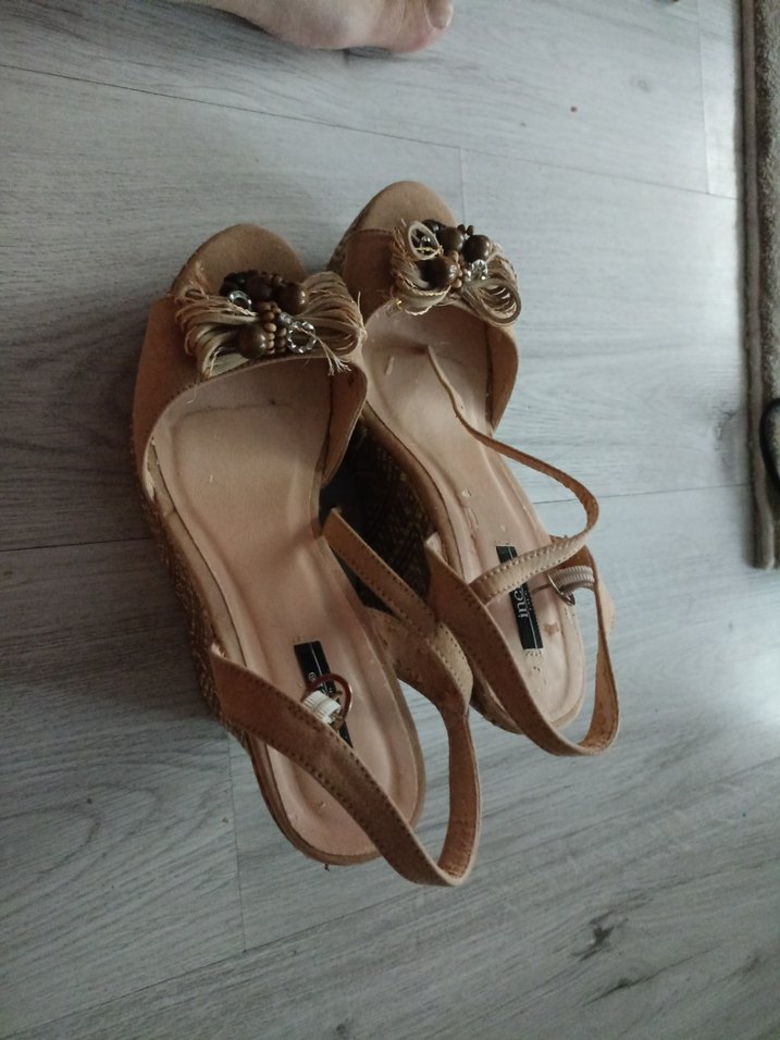 Bej Nakışlı Dolgu Topuklu Kadın Ayakkabı İnci marka - Görsel 4