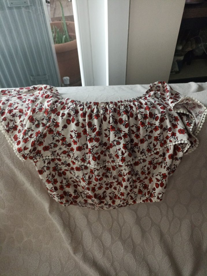 Çiçek Desenli Bordo Fırfırlı Straplez Bluz - Görsel 2