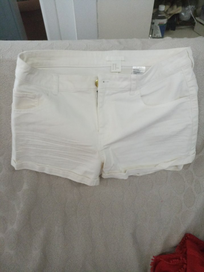Beyaz Kadın Mini Pamuk Şort - Görsel 3