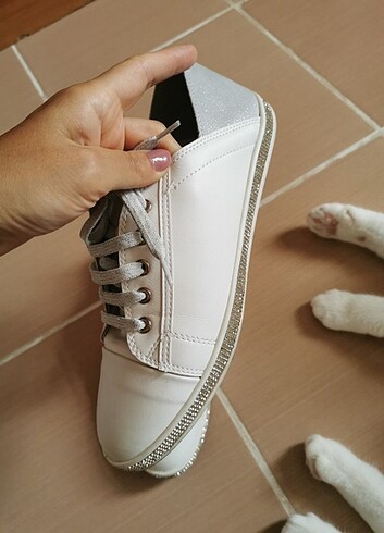 Elle Elle taşlı beyaz sneaker