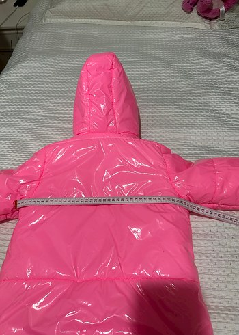Kız Çocuk Pembe Parlak Kapüşonlu Mont - Görsel 7