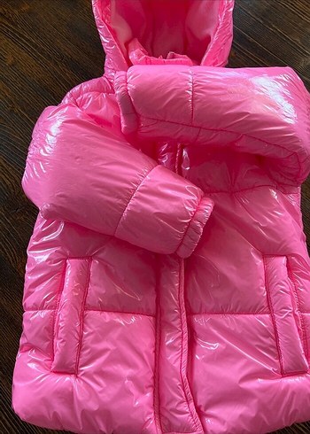 Kız Çocuk Pembe Parlak Kapüşonlu Mont - Görsel 4