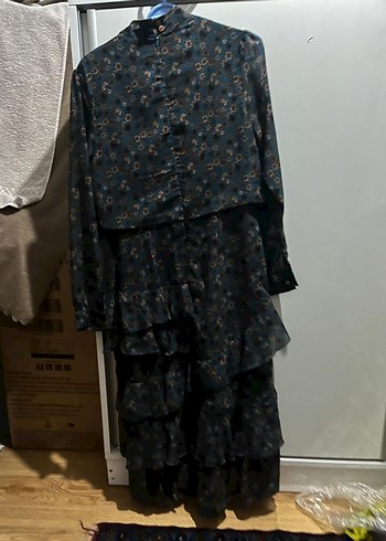 koyu yeşil çiçekli şifon elbise - Görsel 4