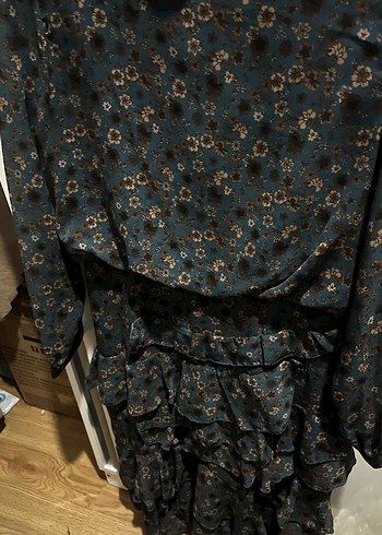 koyu yeşil çiçekli şifon elbise - Görsel 2