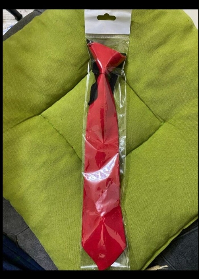 Kırmızı kravat  - Görsel 2