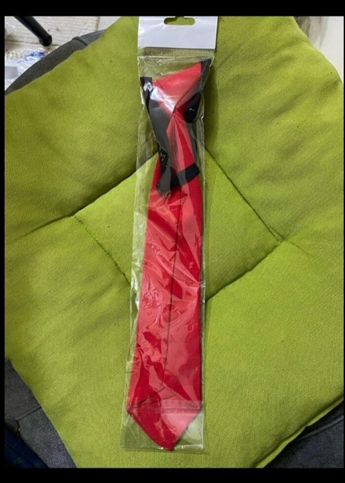 Kırmızı kravat  - Görsel 3