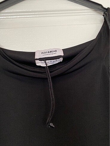 xs Beden siyah Renk PULL&BEAR KAYIK YAKA YIRTMAÇLI SİYAH ELBİSE