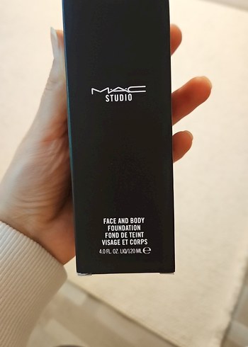MAC Studio Yüz ve Vücut Fondöten 120 ml - Görsel 2