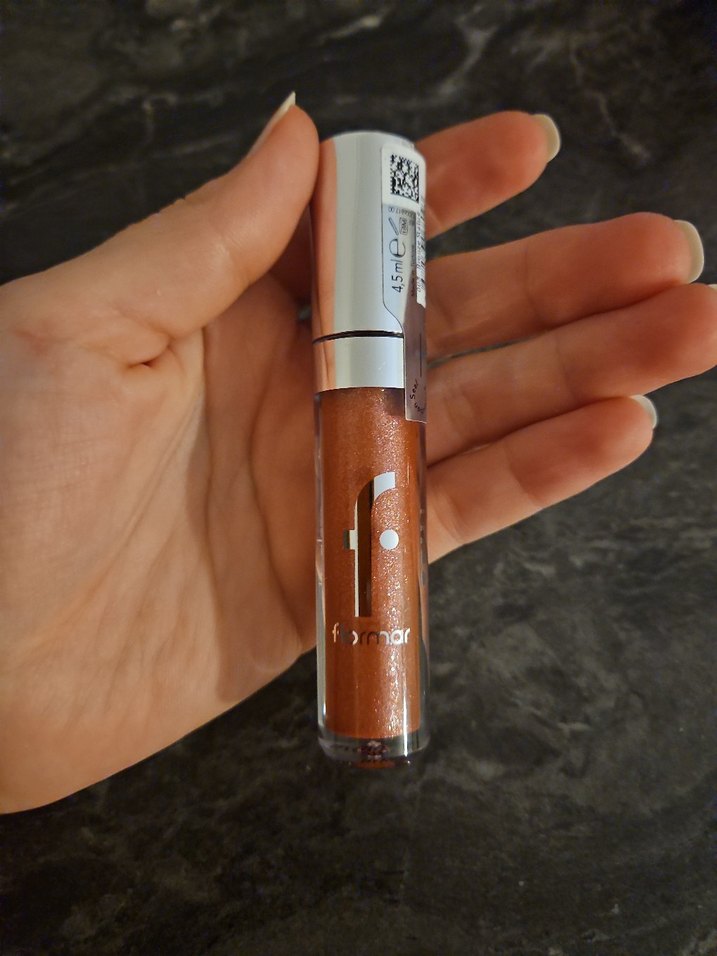 Parlak ve Canlı Bej Dudak Parlatıcısı - Görsel 3