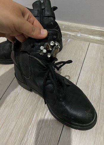 Tokalı Siyah Deri Bot - Görsel 3