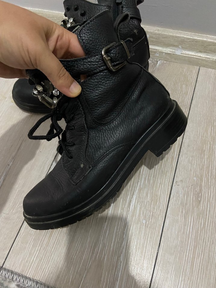 Tokalı Siyah Deri Bot - Görsel 2