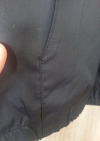 Siyah Yüksek Yakalı Fermuarlı yağmurluk - Görsel 2