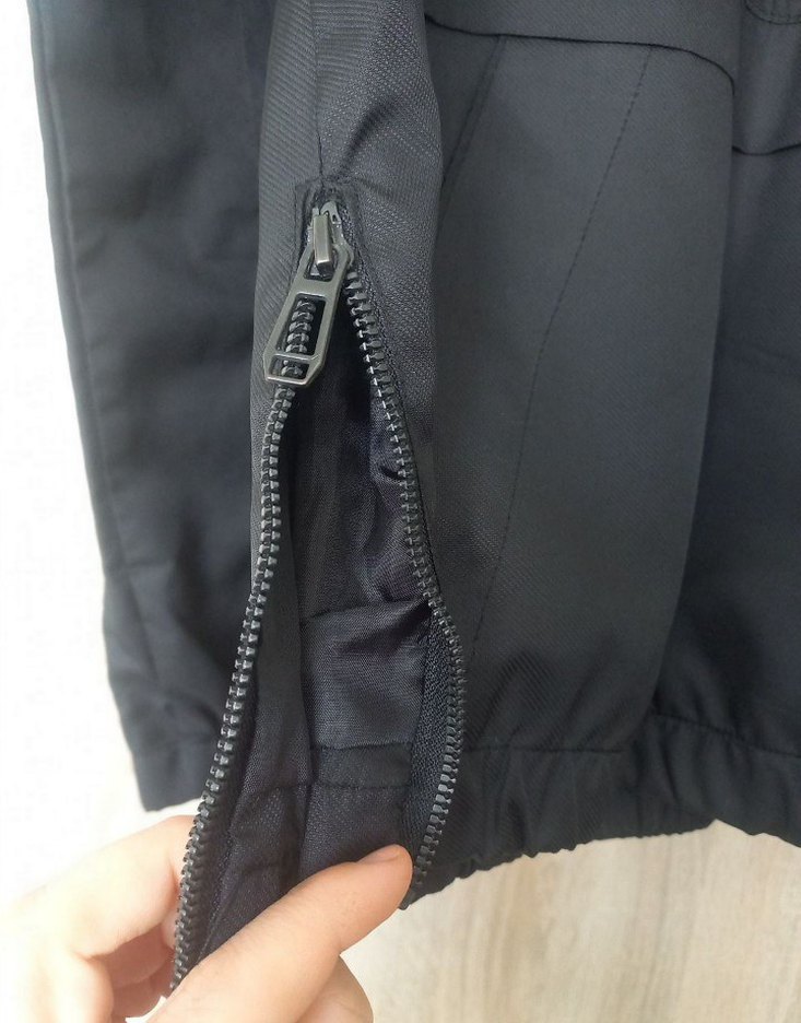 Siyah Yüksek Yakalı Fermuarlı yağmurluk - Görsel 3