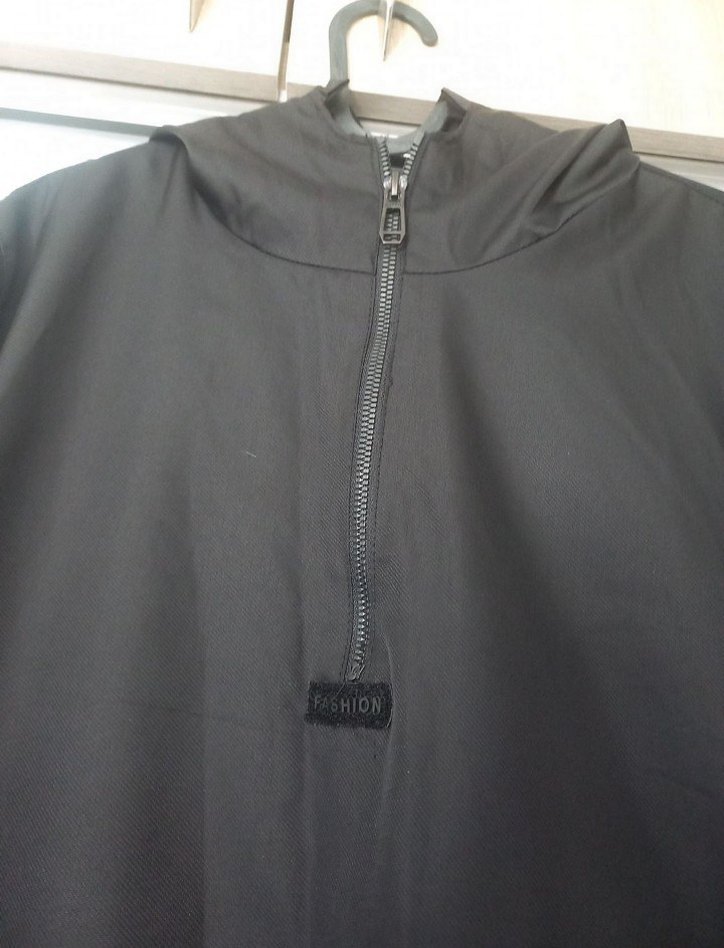 Siyah Yüksek Yakalı Fermuarlı yağmurluk - Görsel 4