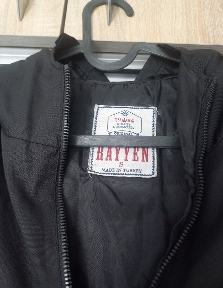 Siyah Yüksek Yakalı Fermuarlı yağmurluk - Görsel 5