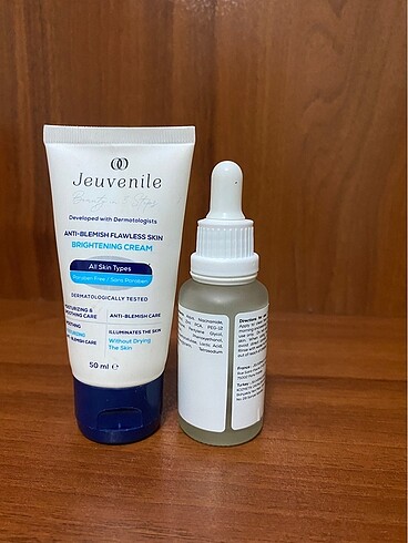 Jeuvenile lekeli ciltler için nemlendirici ve niacinamide serumu