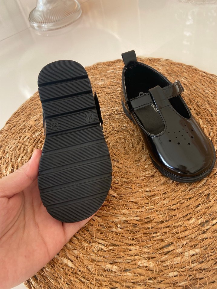 Kız Çocukları İçin Siyah Rugan Tokalı Babet - Görsel 3