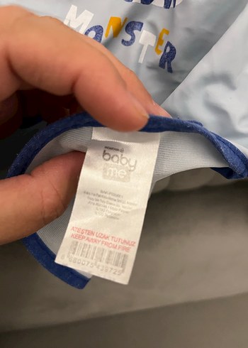 Mavi Gri Baskılı Bebek Önlüğü - Görsel 3