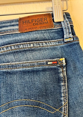 Tommy Hilfiger 27
