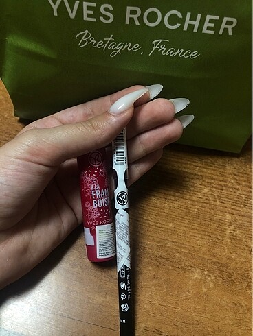 yves rocher lip balm ve göz kalemi