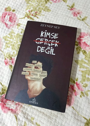 Zeynep Sey - Kimse Gerçek Değil Roman