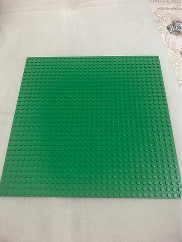Lego yeşil zemin Açıklamayı okuyunuz.