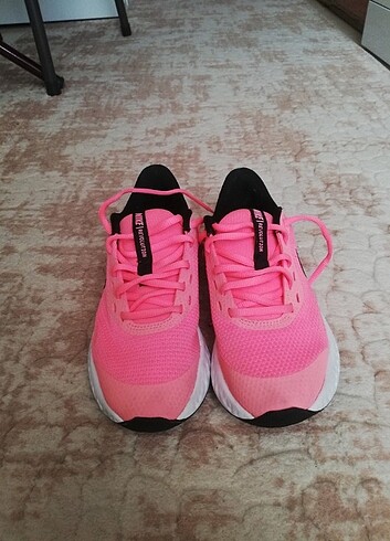 36,5 Beden pembe Renk Nike spor ayakkabı 