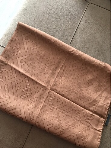 Fendi İpek şal