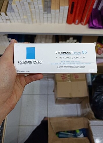 LA ROCHE POSHAY Cıcaplast Baume B5 Onarıcı bakım kremi