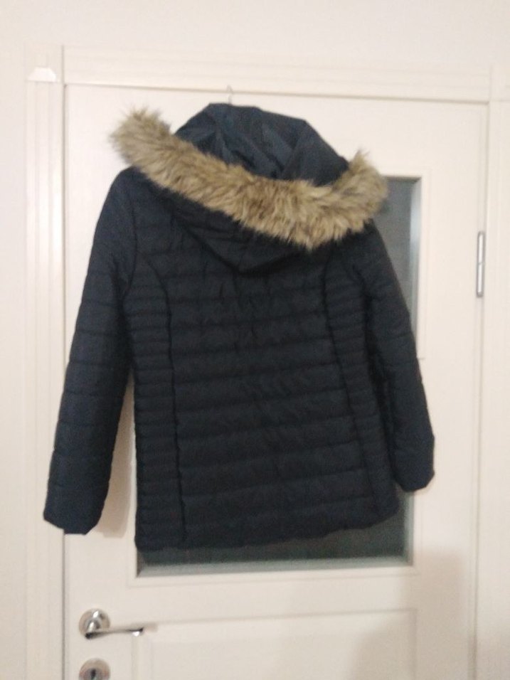 Kürk Detaylı Siyah Kadın Kışlık Mont - Görsel 3