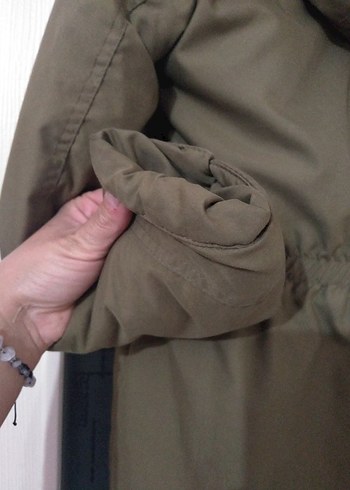 Kapüşonlu ve Kürklü Haki Kız çocuk Mont - Görsel 8