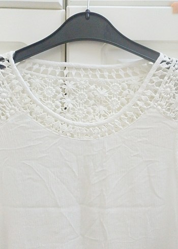Bershka Dantel Detaylı Beyaz Kolsuz Pamuklu Muslin Kumaş Bluz