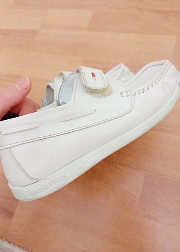 Beyaz Tokalı Erkek Çocuk Özel Ayakkabı - Görsel 4