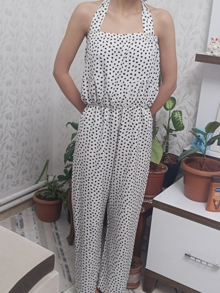 Beyaz Puantiyeli Uzun Askısız boyundan bağlamalı Tulum - Görsel 3