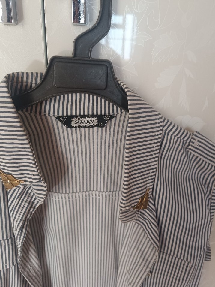 Düğmeli Kolsuz Çizgili Gri Keten Kadın Gömlek - Görsel 2