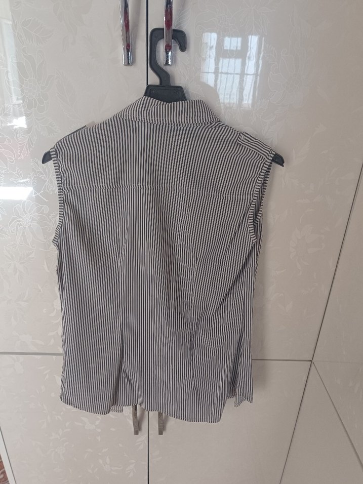 Düğmeli Kolsuz Çizgili Gri Keten Kadın Gömlek - Görsel 3