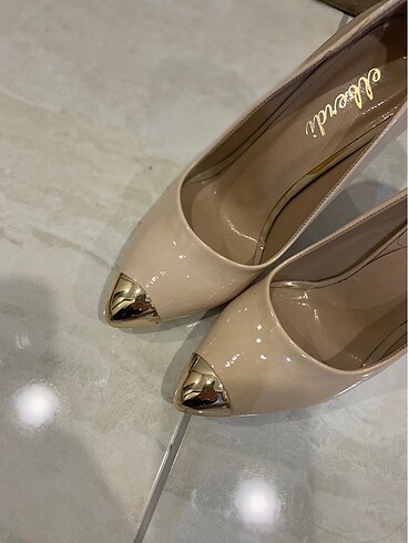 BURUN DETAYLI STILETTO
