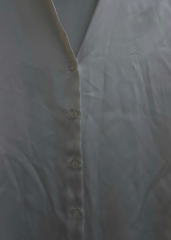 Düğmeli Beyaz Saten Kadın Gömlek - Görsel 3