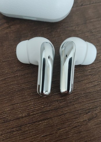 Beyaz Kablosuz Kulaklık Şarj Kutusu - Görsel 4