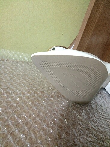 Beyaz topuklu ayakkabi - Görsel 2