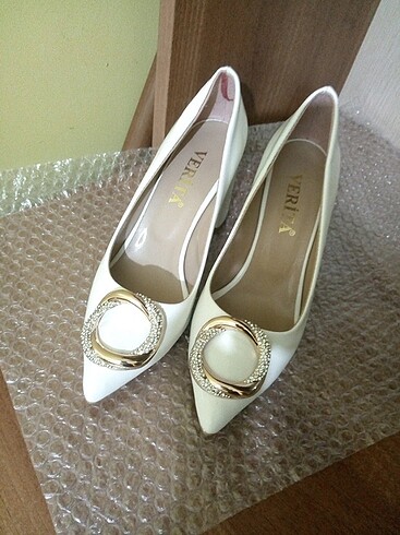 Beyaz topuklu ayakkabi - Görsel 3