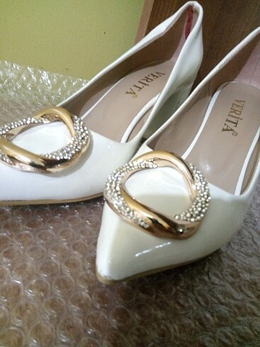Beyaz topuklu ayakkabi - Görsel 4