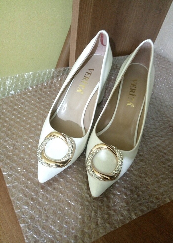 Beyaz topuklu ayakkabi - Görsel 3