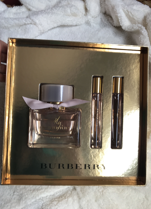 universal Beden Burberry Blush Edp 90ml + Edp Roll-on (2 adet) Kadın Parfüm Set