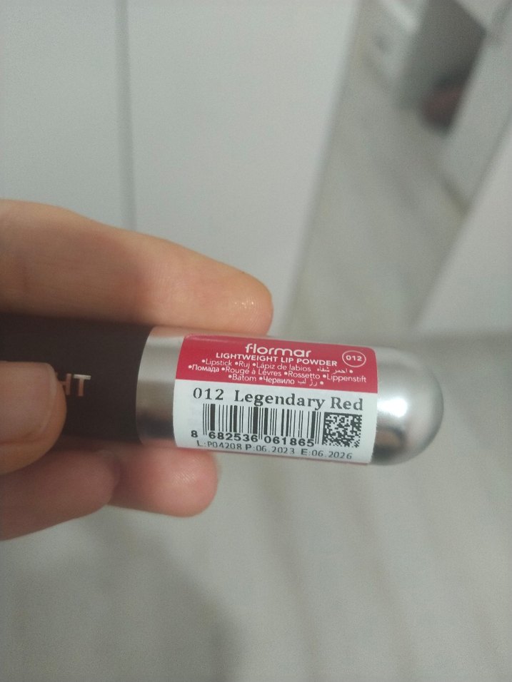 Flormar LIGHTWEIGHT LIP POWDER 012 Legendary Red Rengi - Görsel 2