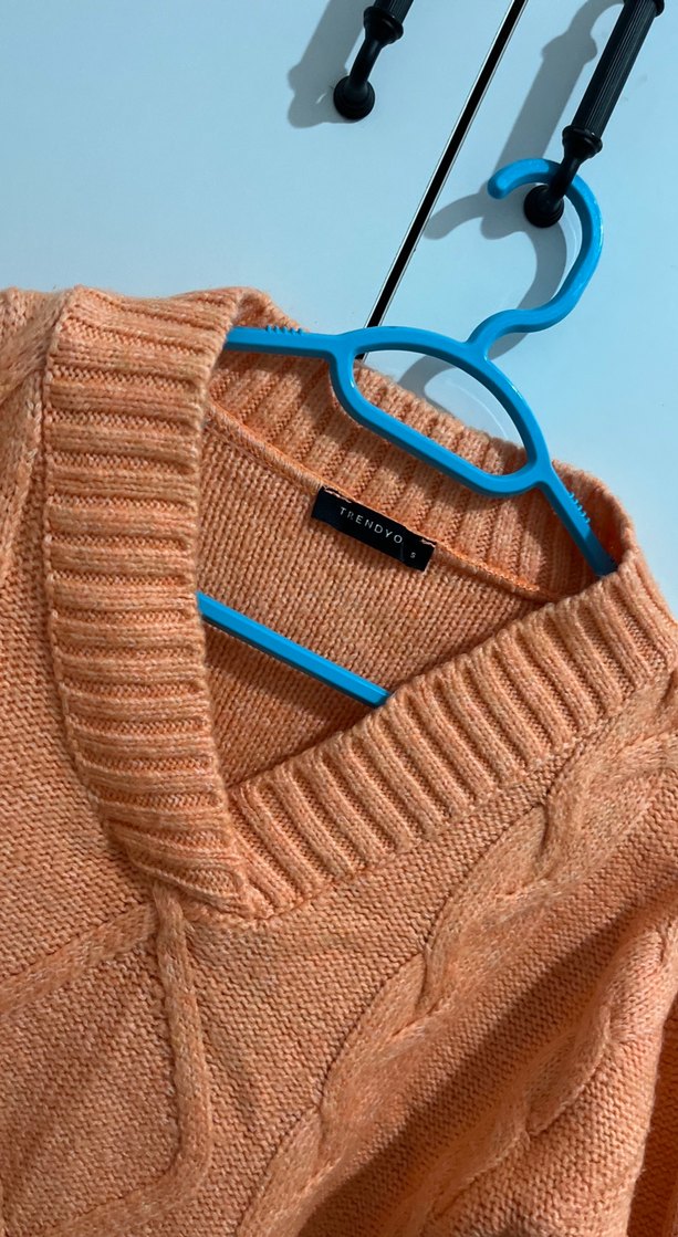 Yavruağzı V Yaka Örgü Kadın Kazak - Görsel 3