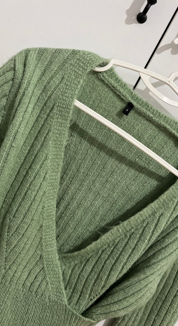 Yeşil V Yakalı Triko Kadın Kazak - Görsel 3