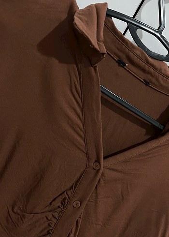 Düğmeli V Yaka Koyu Kahverengi Kadın Gömlek - Görsel 3