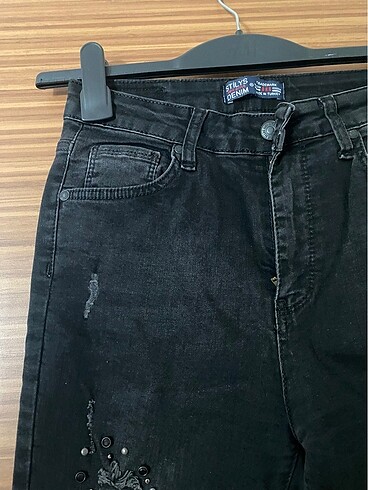 Siyah taşlı pantolon