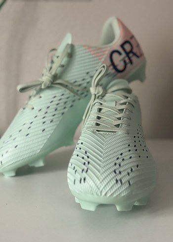 Beyaz Bağcıklı Erkek Futbol Ayakkabısı